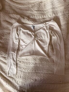 Brandy Melville White Cropped Long-Sleeve Top with Ruched Detail